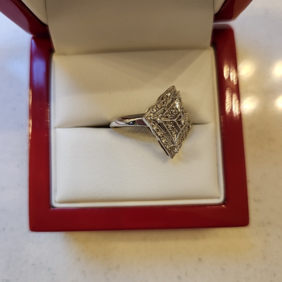 Vintage-like Diamond Ring - Picture 3 of 5